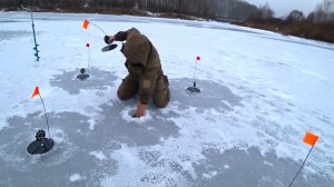 Первый лёд 2026. Ого... Поймал мешок огромной рыбы!!! Рыбалка как в раю.