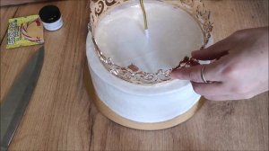 Торт с короной, блестками и свечой