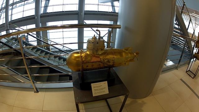 Забавные экспонаты Морского вокзала СПб Конференция 2019 г GOPR6839