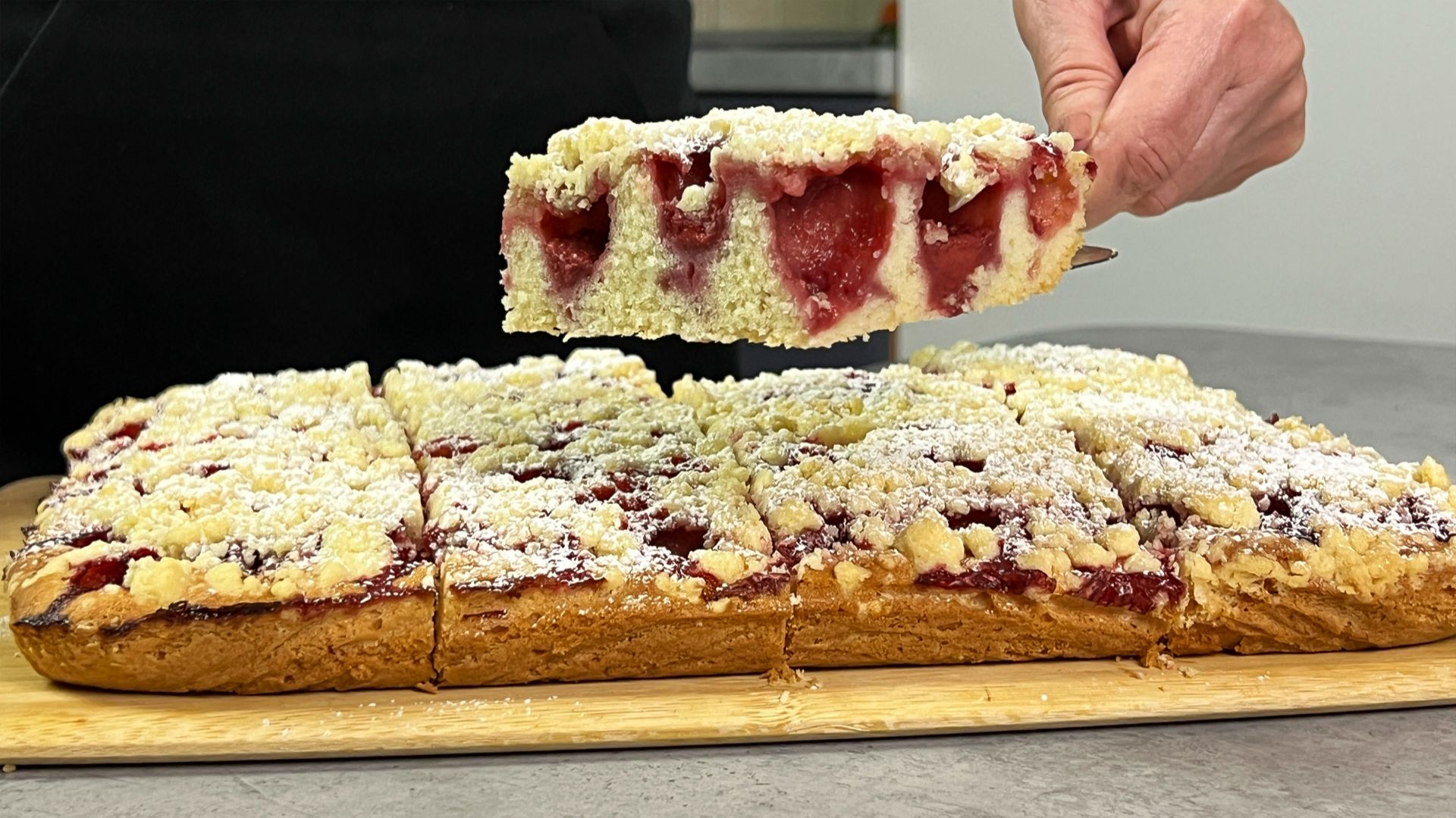 Пеките хоть каждый день пока есть замороженные ягоды! Все смешали за 5 минут и в духовку. К чаю! смотреть онлайн