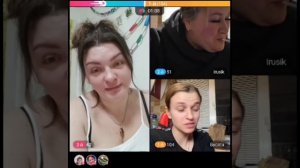 Чем занимается мать года в присутствии ребенка.