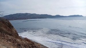 Ветер гонит ледяную шугу