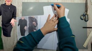 Моделирование. Красивое платье с цельнокроеным воротником. Выкройка № 1921.