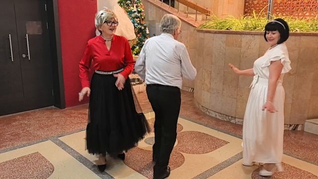 Дискотека начинается... 04.01.26... смотреть онлайн