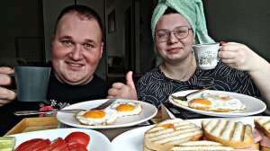 МУКБАНГ ГОРЯЧИЕ БУТЕРБРОДЫ, яичница и кофе / ОБЖОР завтрак свежие овощи / MUKBANG ASMR