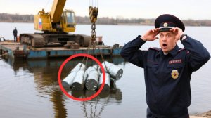 Полицейские обнаружили десятки бочек в реке, а когда вытащили, то вздрогнули увидев там...