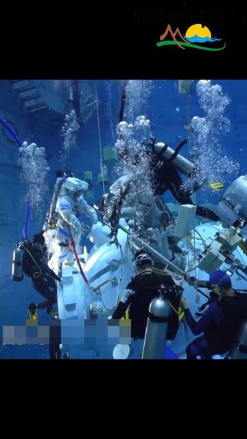 Подготовка космонавтов в воде в Китае смотреть онлайн