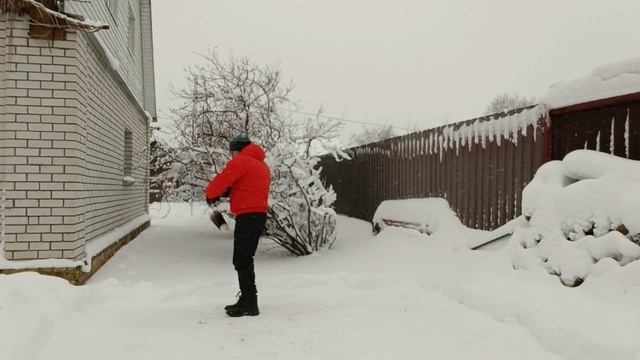 Разминка с тренировочным двуручным мечом ДаДао весом 1850 гр. в деревне (3)