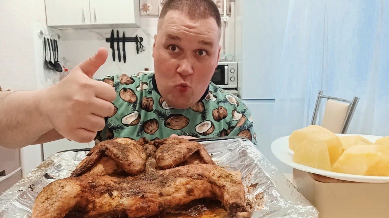 МУКБАНГ ЗАПЕЧЁННАЯ КУРИЦА / ОБЖОР Курица жареная, картофель и салат / MUKBANG ASMR смотреть онлайн