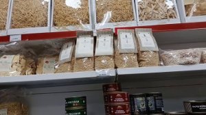 В НОВОМ УРЕНГОЕ ЕДЕМ В ТОРГОВЫЙ ЦЕНТР ЗА ОБНОВКАМИ.