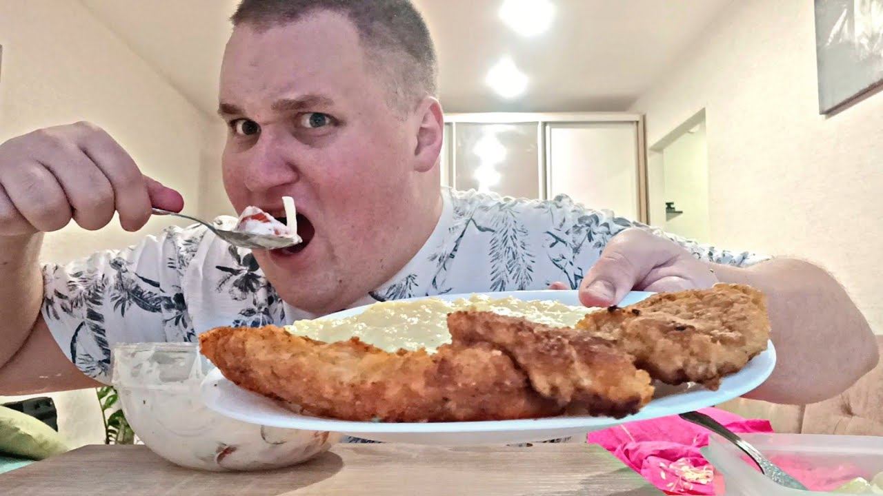 МУКБАНГ ОТБИВНЫЕ куриные и ПЮРЕ / ОБЖОР ОТБИВНЫЕ и САЛАТ из овощей / MUKBANG ASMR смотреть онлайн