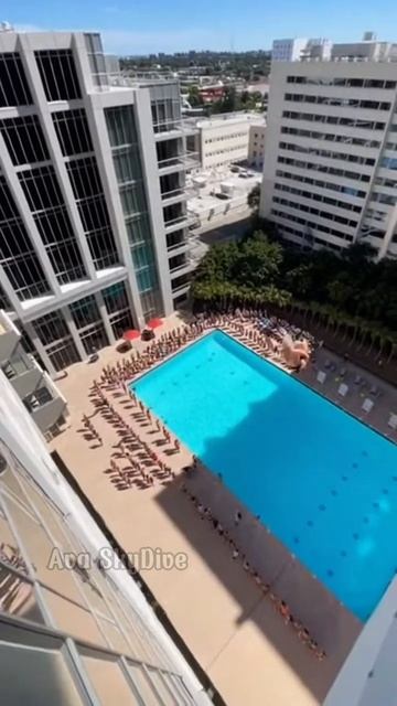 Крыша и бассейн смотреть онлайн