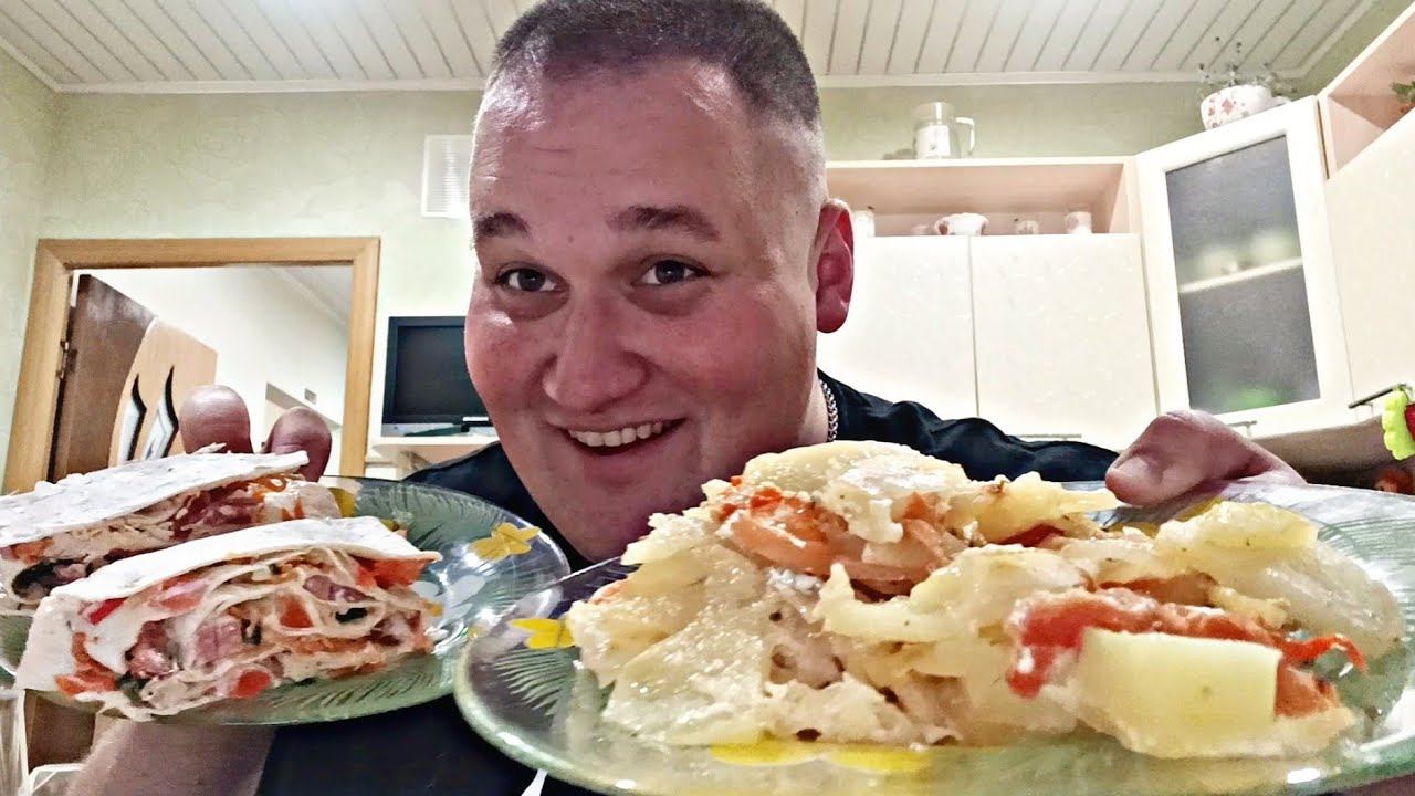 МУКБАНГ МЯСО по-французски и рулет из лаваша / ОБЖОР Мясо с картошкой в духовке / MUKBANG ASMR смотреть онлайн