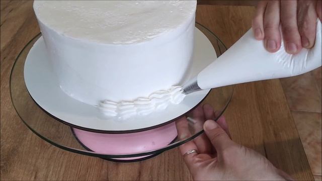 Оформление торта БЗК и ягодами клубники