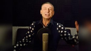 Я милого узнаю по походке....