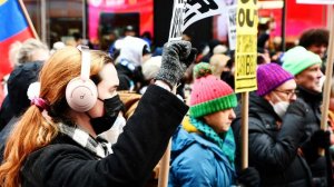 Митингующие собрались у суда в США, где пройдет слушание по делу Мадуро