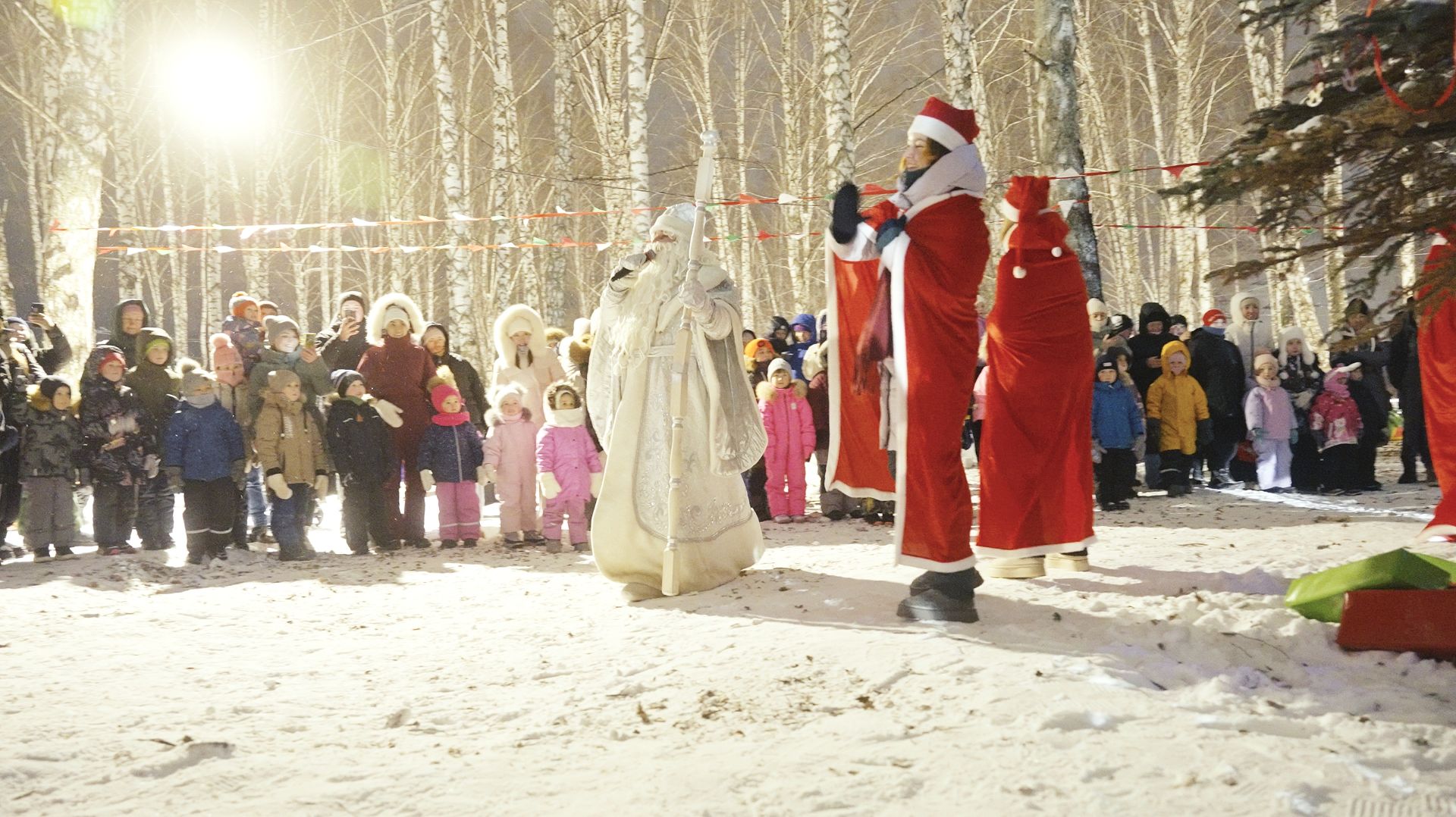 Новогодний дворовой праздник в ЖК «Цветы Башкирии» смотреть онлайн