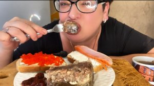 Мукбанг/Холодец и рыбка перед завтраком/Ой, у меня столько дел🤦