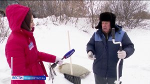 В Башкирии жители Аургазинского района провели акцию по спасению рыб от кислородного голодания