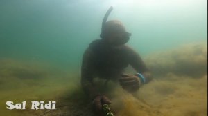 Ищем утеряные вещи на дне Севастопольской бухты