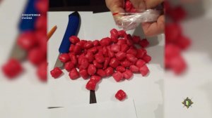 Обвинение в сбыте наркотических средств в особо крупном размере предъявлено троим гражданам.