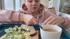 Мукбанг| Завтрак на балконе, омлет со шпинатом, кофеёк #мукбанг #завтра