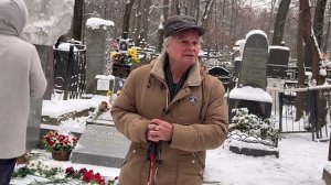 СЫН ЕСЕНИНА И ШАШЛЫКИ НА МОГИЛЕ ВЕЛИКОГО ПОЭТА . ВОСПОМИНАНИЯ ОТ ПОКЛОННИКОВ В ДЕНЬ ПАМЯТИ _ 100 ЛЕТ