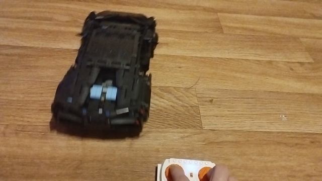 Ламборгини Авентадор из лего на пульте управления.