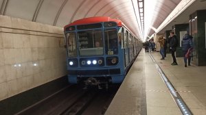 Красивая подборка Метро Москвы станция и прибытие поезда метрополитена в Москве