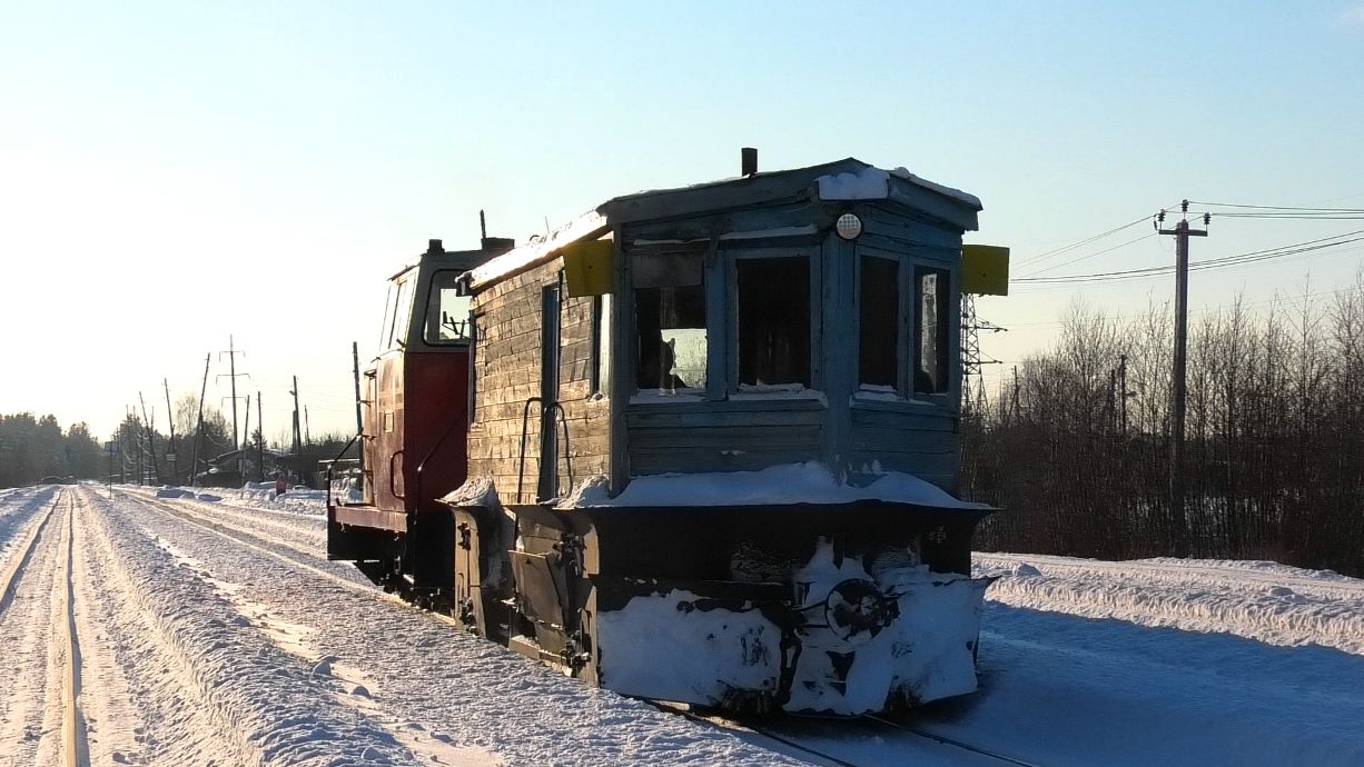 АУЖД. ТУ8-0010 со снегоочистителем отправляется со станции Угольная смотреть онлайн