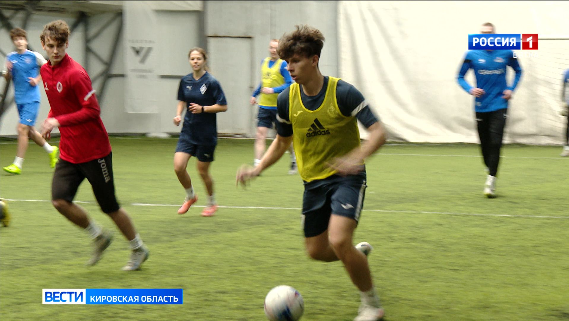 В Кирове состоялся ежегодный матч звёзд кировского футбола смотреть онлайн