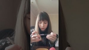 делаем макияж