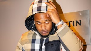 Рэпер из Баффало ElCamino показывает домашний гардероб в новом видео «Don’t Change».