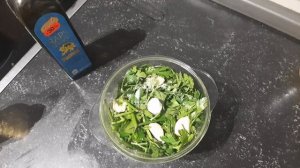 Зеленый соус из стеблей петрушки. Очень вкусно и полез