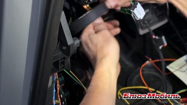 Audi Q5. Установка охранного комплекса Pandora VX4G GPS