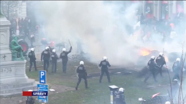 Pôvodne pokojný protest farmárov sa zmenil na strety s políciou pred budovou E.P. v Bruseli