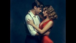 В ОБЪЯТИЯХ ДУШИЛИ ДРУГ ДРУГА ДЕВЧЁНКИ И МАЛЬЧИШКИ ПОД ЭТУ ПЕСНЮ