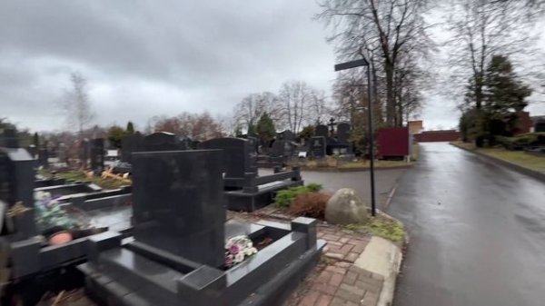 УМЕР В ХОСПИСЕ И ХОРОНИЛИ В ЗАКРЫТОМ ГРОБУ ... МОГИЛА ЕВГЕНИЯ МЕНЬШОВА | ТРОЕКУРОВСКОЕ КЛАДБИЩЕ