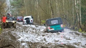 Дед всех уделал на бездорожье. ЛУАЗ родом из СССР против модных внедорожников.