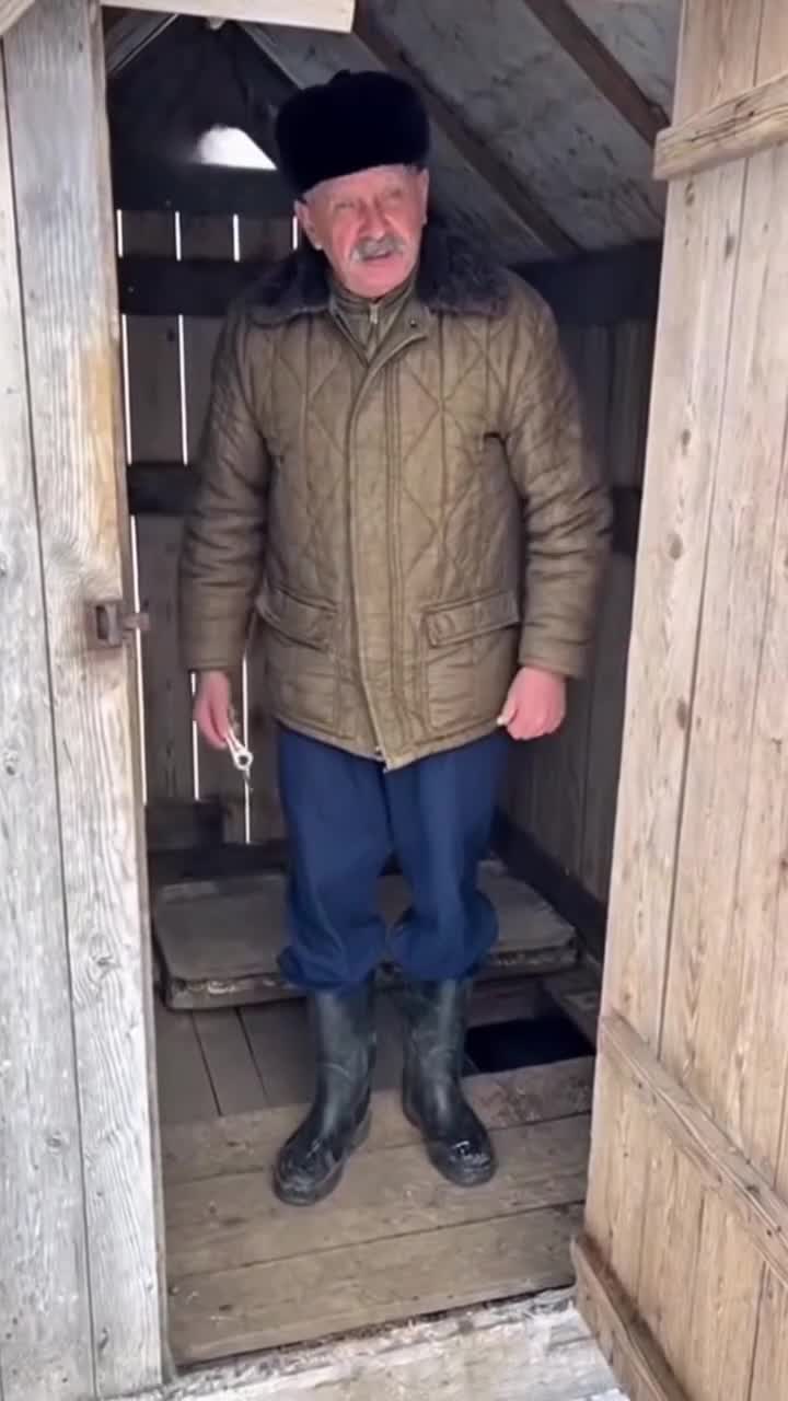 Старенький дед пошёл в туалeт 😂😂 смотреть онлайн