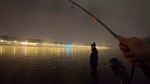 КЛЮНУЛА ПОДВОДНАЯ ЛОДКА. ФРИКЦИОН В ХЛАМ. ПЕРВАЯ ПОКЛЕВКА В 2026г. РЫБАЛКА НА СПИННИНГ. МОСКВА РЕКА