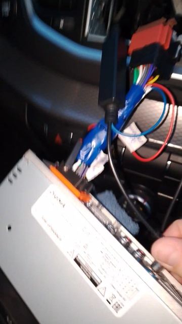 Пробуем усилитель на штатную антенну лада Веста смотреть онлайн