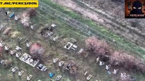 Не отходя от кассы. Наш дрон нашёл ВСУшника на кладбище