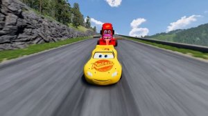 Большой и маленький зомби и полицейская машина против водяной ямы и гонка на спуске с горы – BeamNg