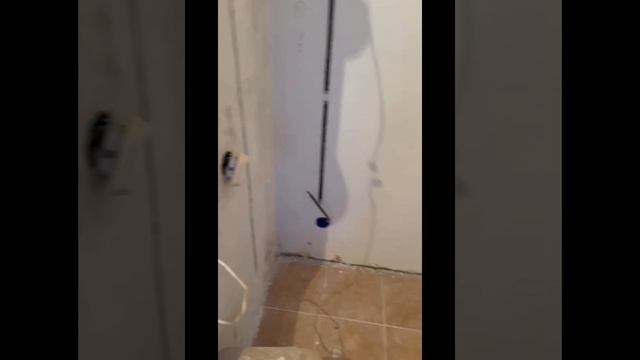 Подготовили к сдаче очередной объект, квартира вторичка 44 кв/м, электропроводка открытая черноя. смотреть онлайн