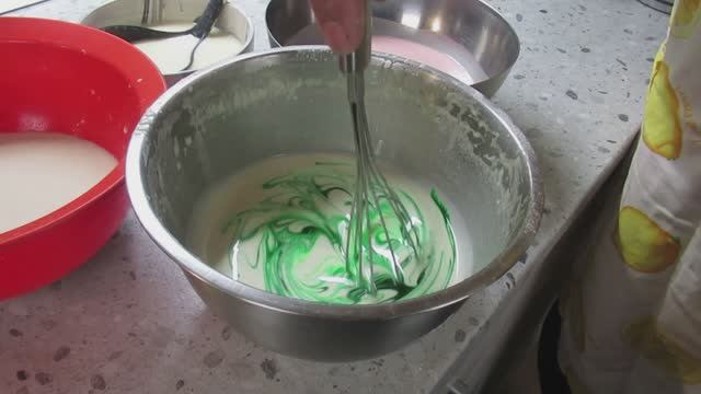 Рождественские разноцветные блины смотреть онлайн