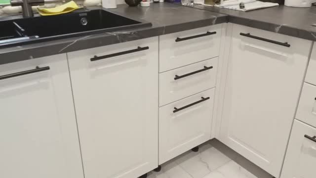 Сборка кухни. Фасады и выдвижные ящики. смотреть онлайн