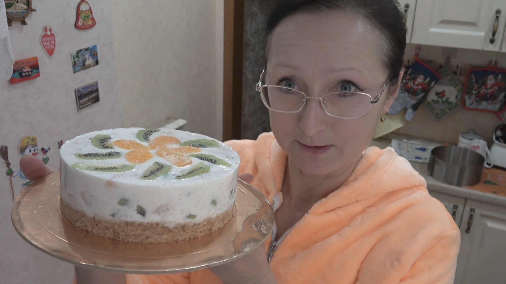 Хроника в городе Новый 2026 год. Новый салат и удачный торт йогуртовый. Короткая Новогодняя ночь. смотреть онлайн