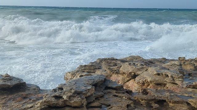 04.01.2026г
Севастополь.Казачья бухта.
моречко разбушевалось.
тренировка перед штормом!!!!))))