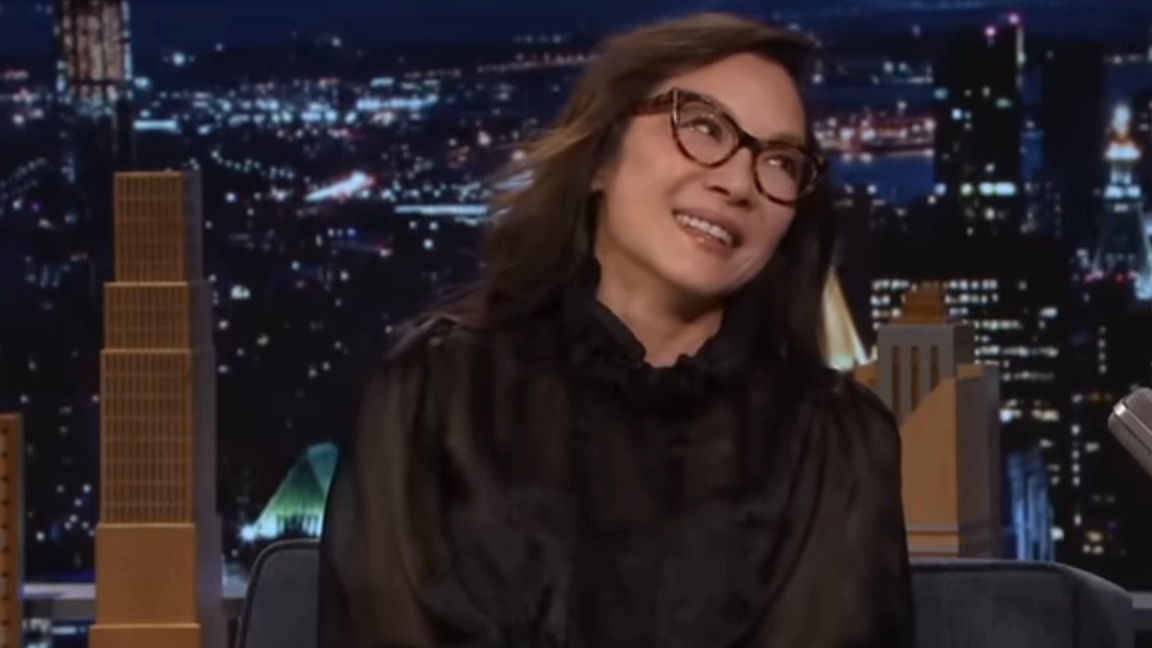 Мишель Йео рассказывает о работе над фильмом «Злая» с Арианой Гранде и Синтией Эриво, а также о том, смотреть онлайн